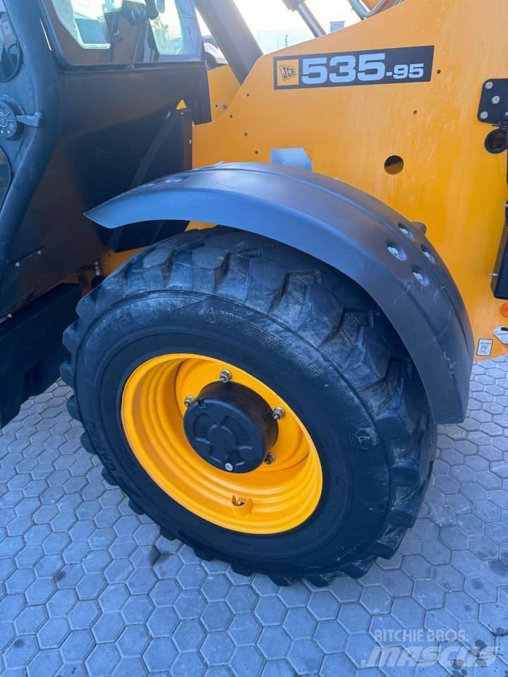 JCB 535-95 伸缩臂叉装车|叉装车