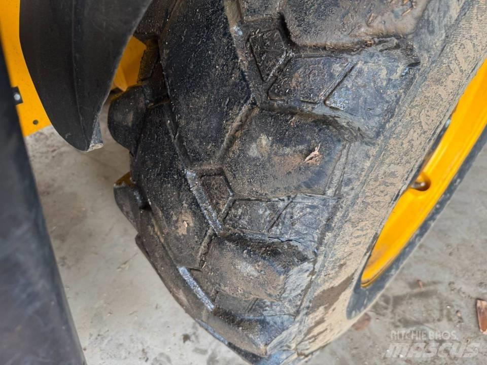 JCB 535-95 伸缩臂叉装车|叉装车