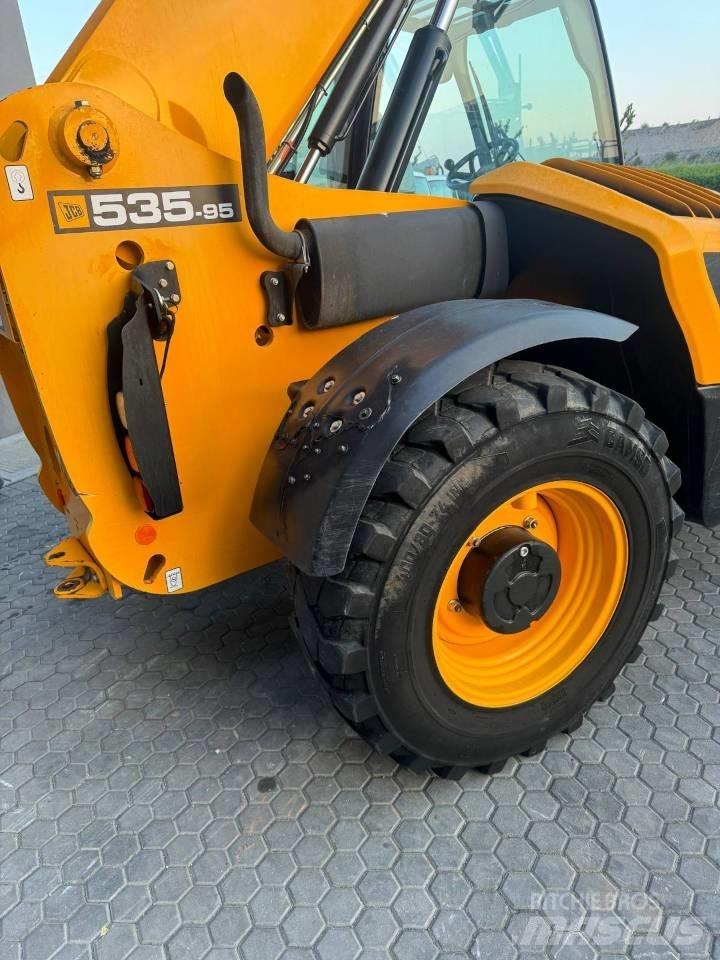 JCB 535-95 伸缩臂叉装车|叉装车