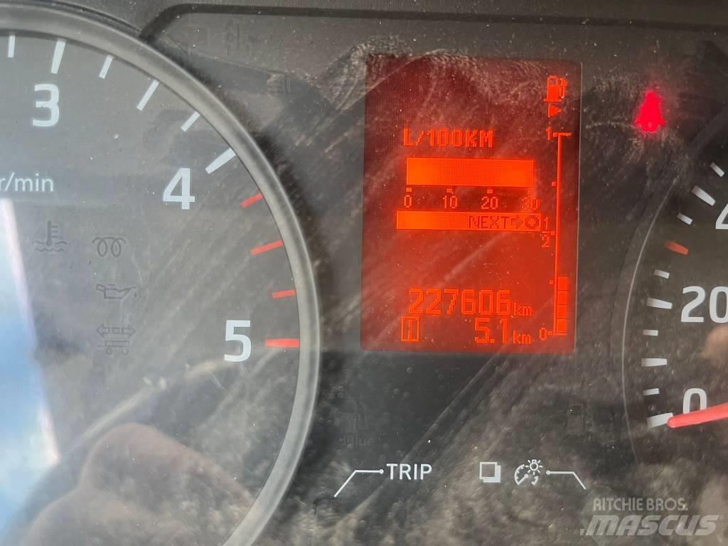 Nissan Cabstar E 组合/真空油槽车