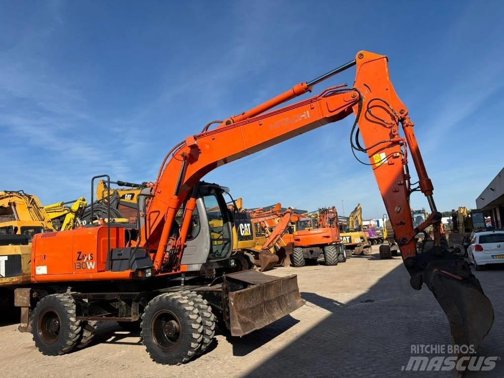 Hitachi ZX 130 W 轮式挖掘机