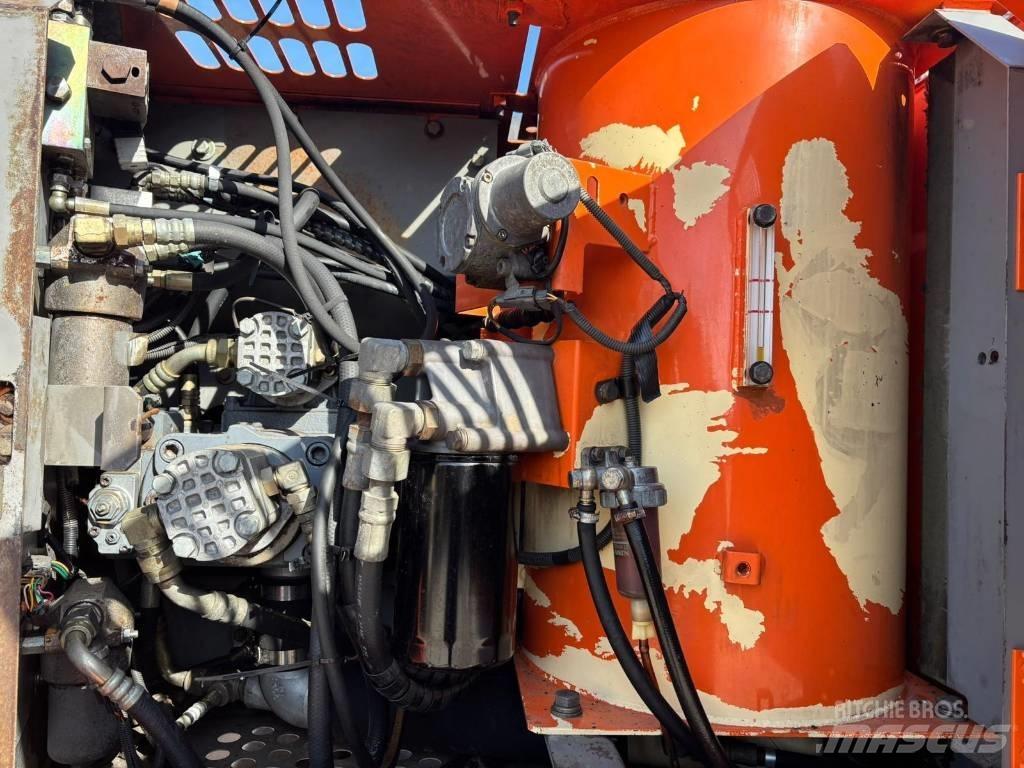 Hitachi ZX 130 W 轮式挖掘机