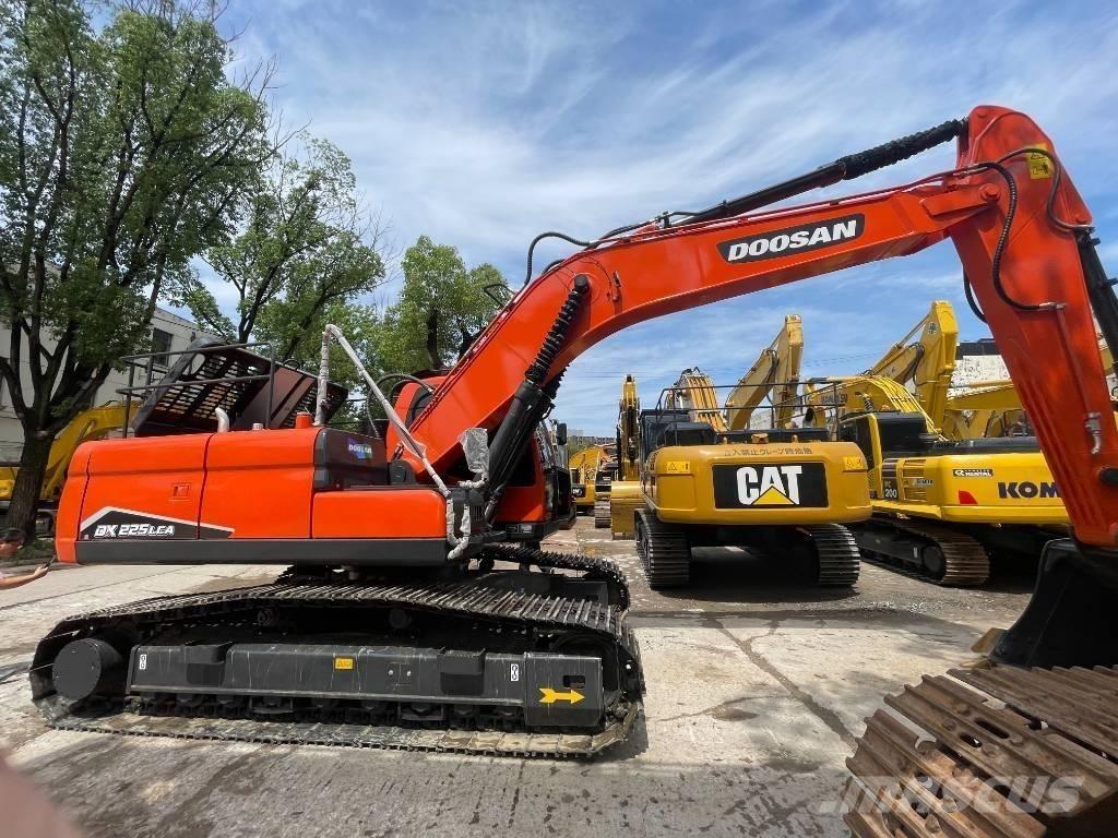 Doosan DX 225 中型挖掘机