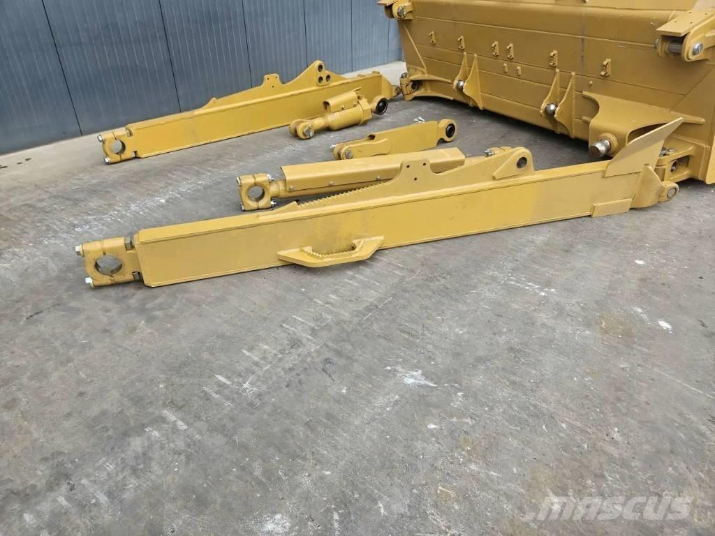 CAT D8T 推铲
