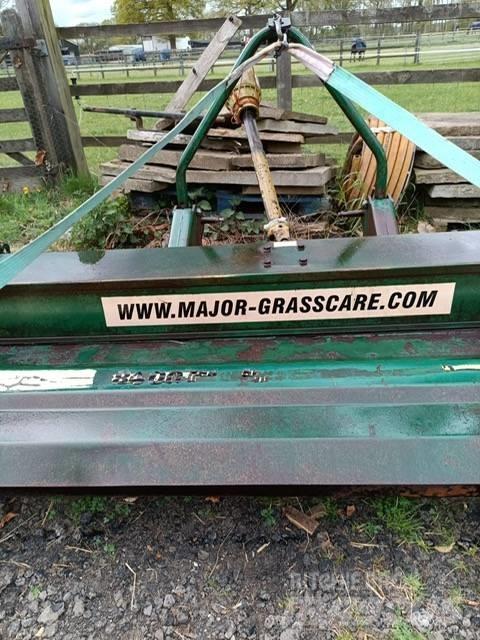 Major 8400 TOPPER 牧场割草机和切顶器