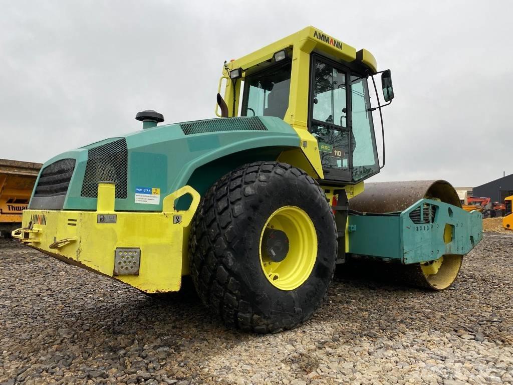 Ammann ASC 110 单轮压路机