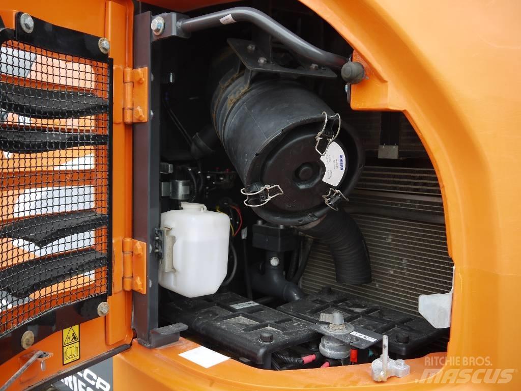 Doosan DX 140 LCR-5 履带挖掘机