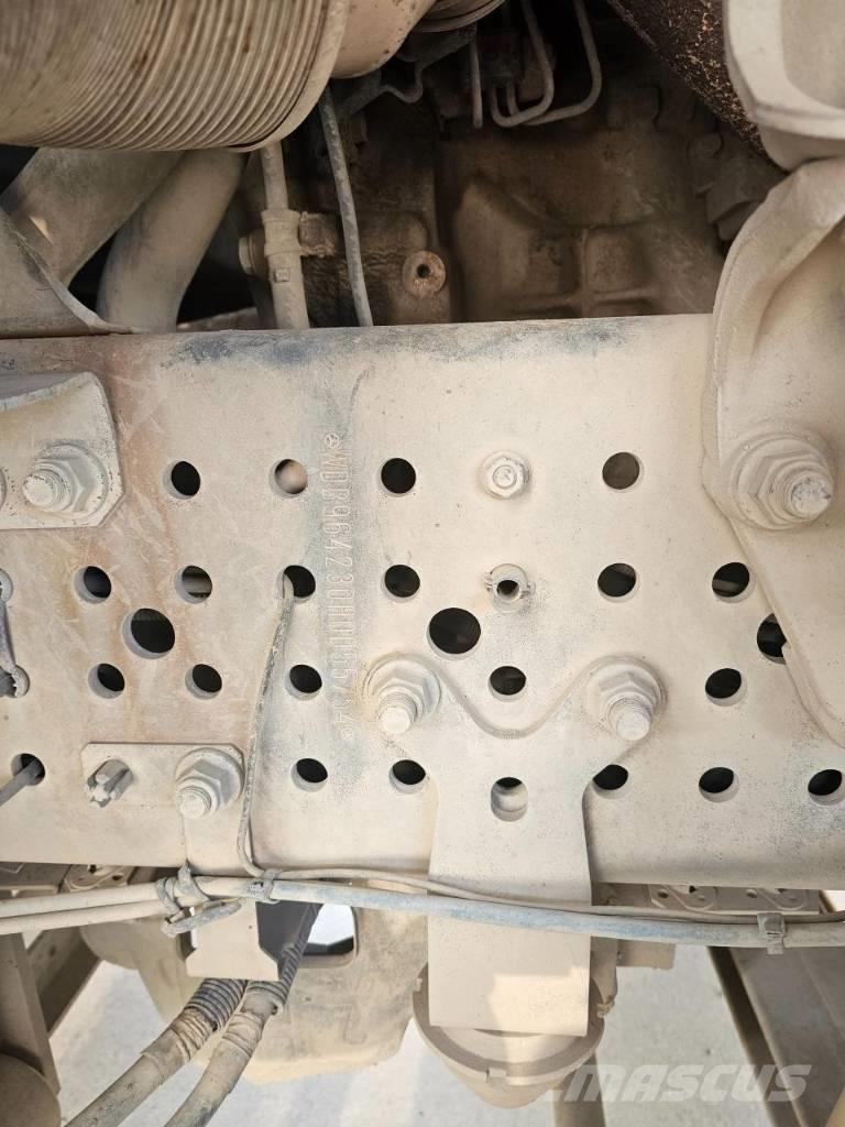 Mercedes-Benz 3951 翻斗车\公路型自卸车