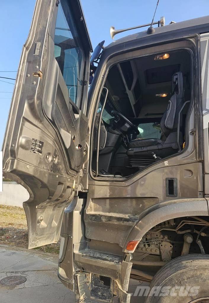 Mercedes-Benz 3951 翻斗车\公路型自卸车