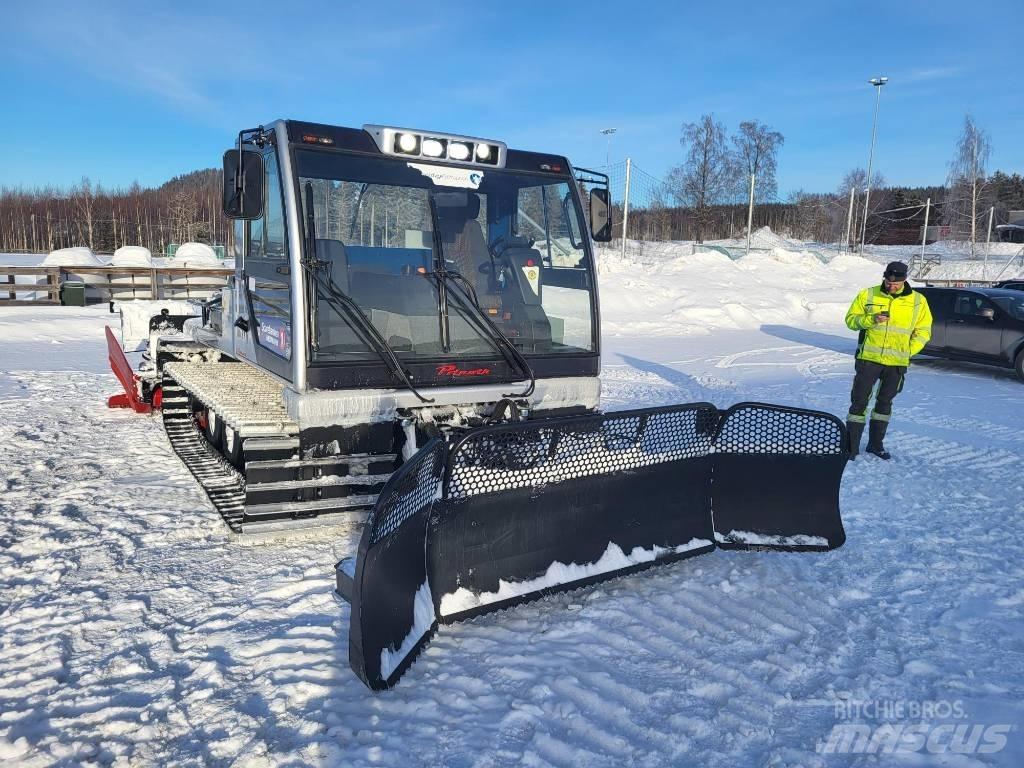 Prinoth Husky 铲雪车