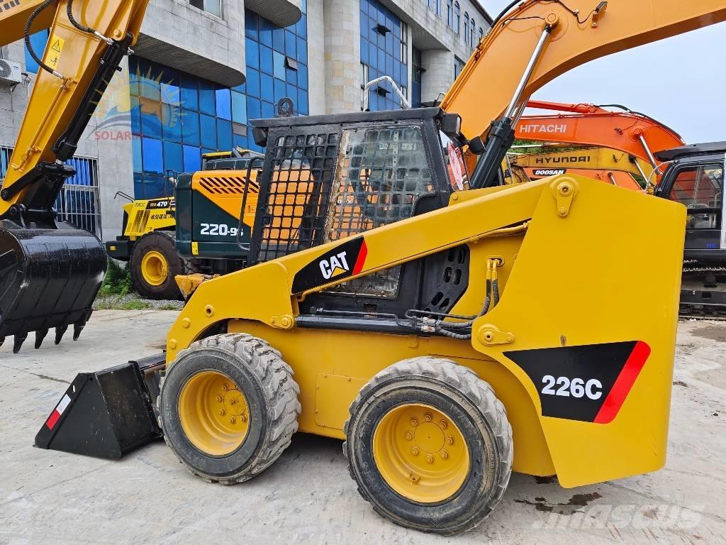CAT 226 C 滑移装载机
