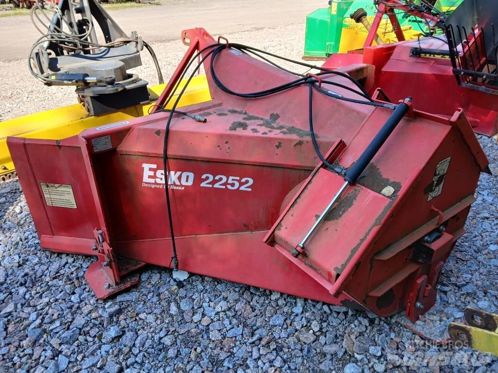 Esko 2252 扬雪机