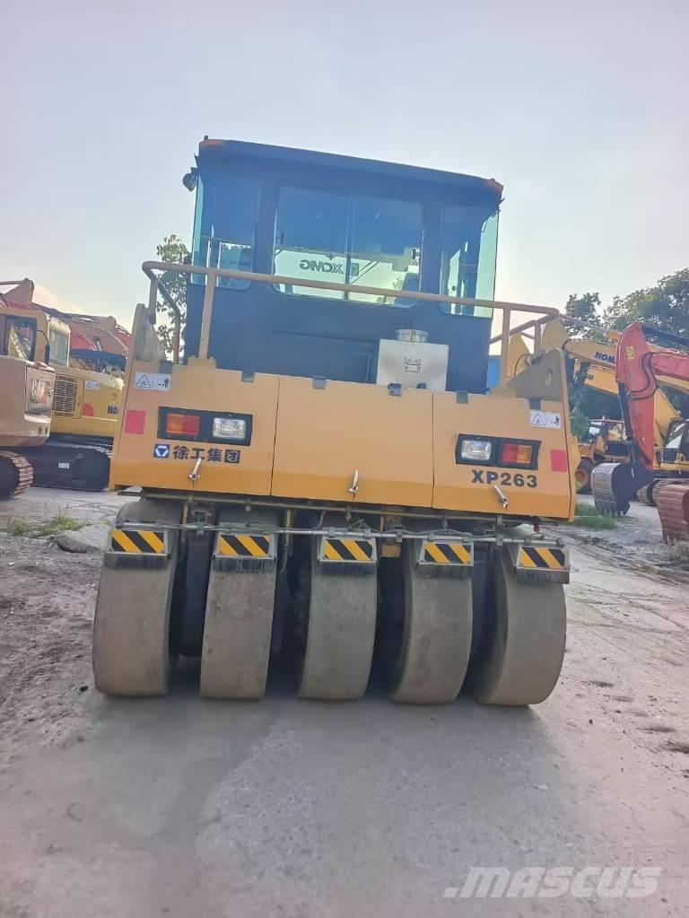 XCMG XP 263 胶轮压路机