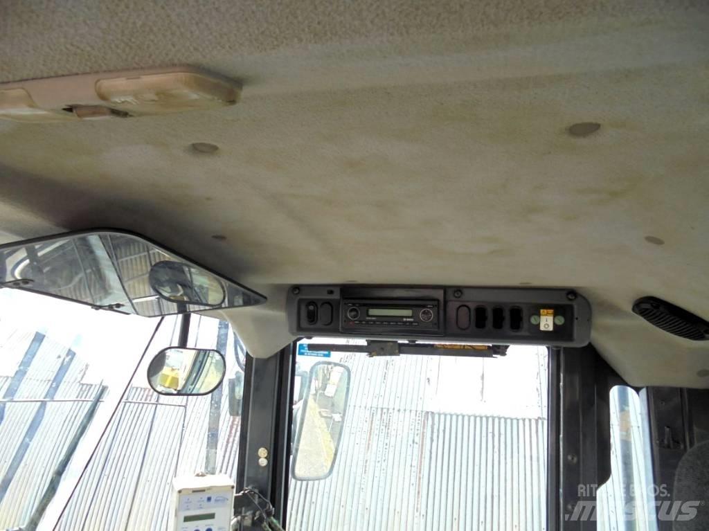 Komatsu WA 270-7 轮式装载机