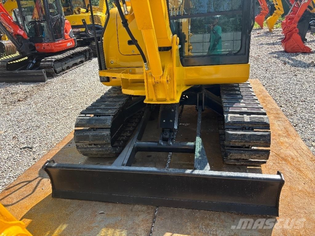 Komatsu PC 56-7 小型挖掘机