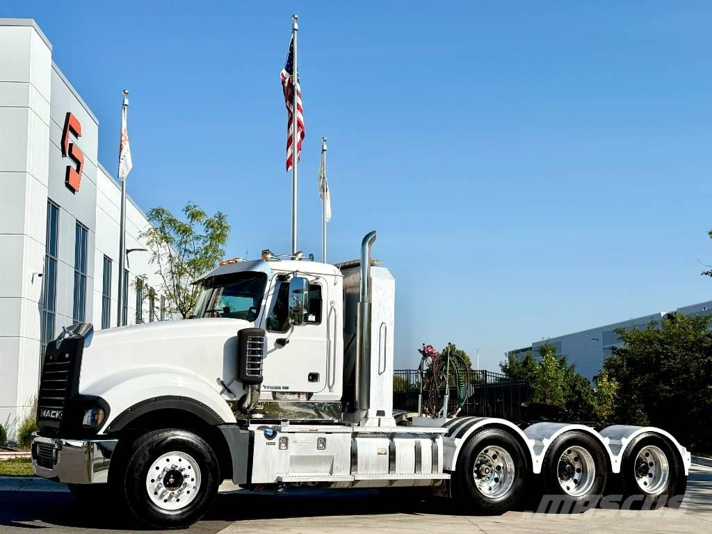 Mack Titan TD 713 牵引车