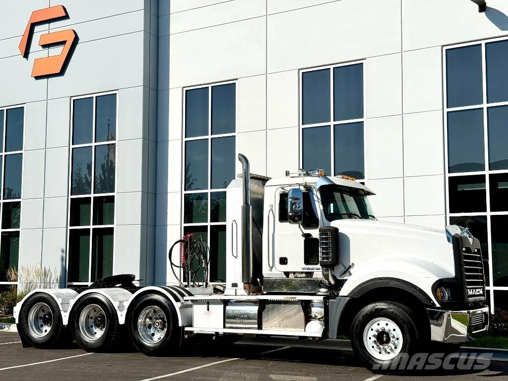 Mack Titan TD 713 牵引车