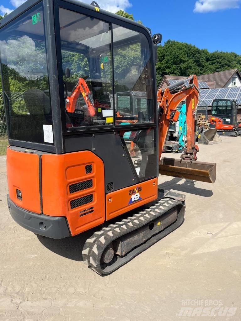 Hitachi ZX 19 小型挖掘机