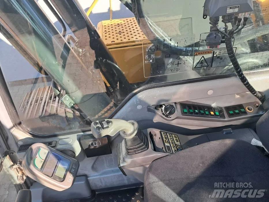 Volvo EC 240 B LC 履带挖掘机