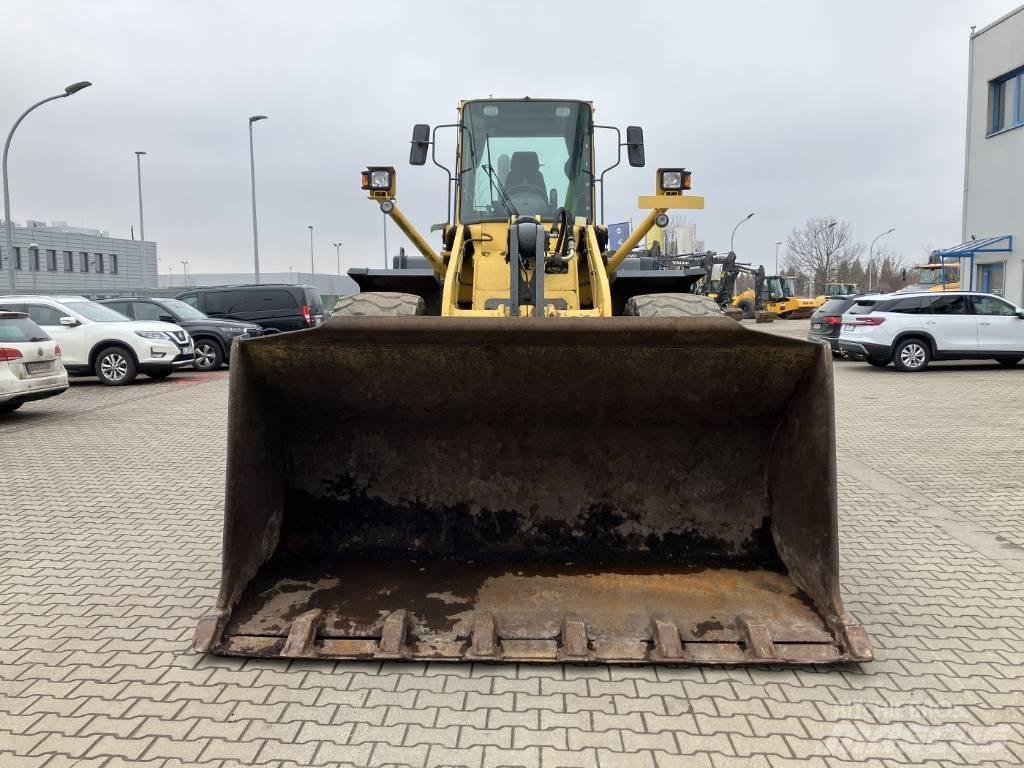 Komatsu WA 420 轮式装载机