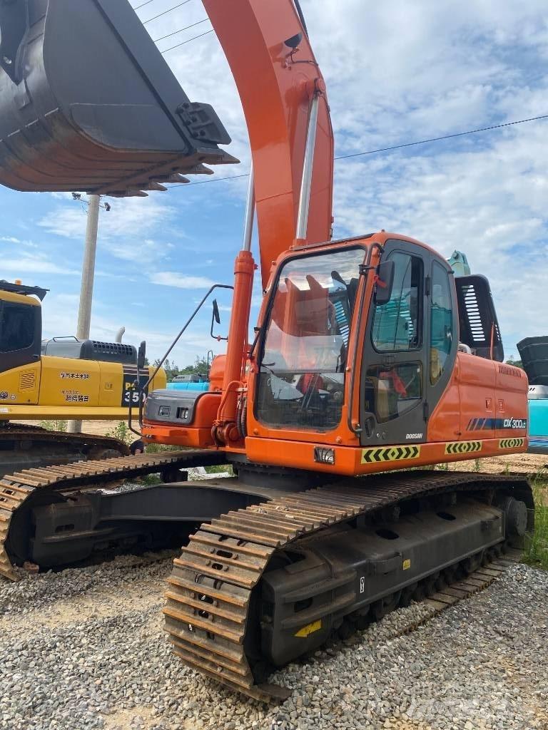 Doosan DX 300 LC 履带挖掘机