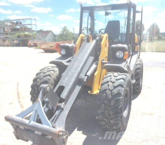 Mecalac AX 1000 滑移装载机