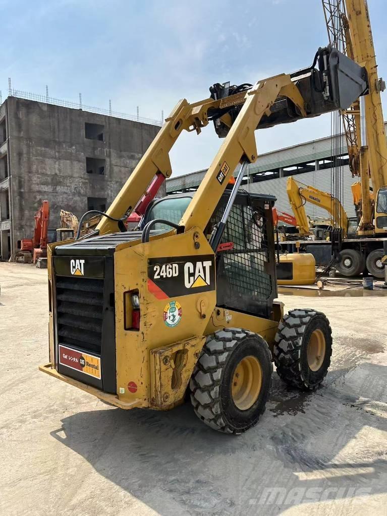 CAT 246 D 滑移装载机