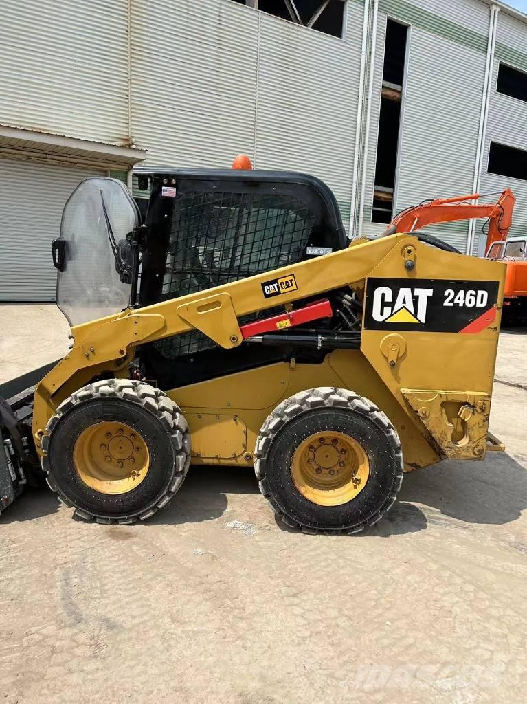 CAT 246 D 滑移装载机