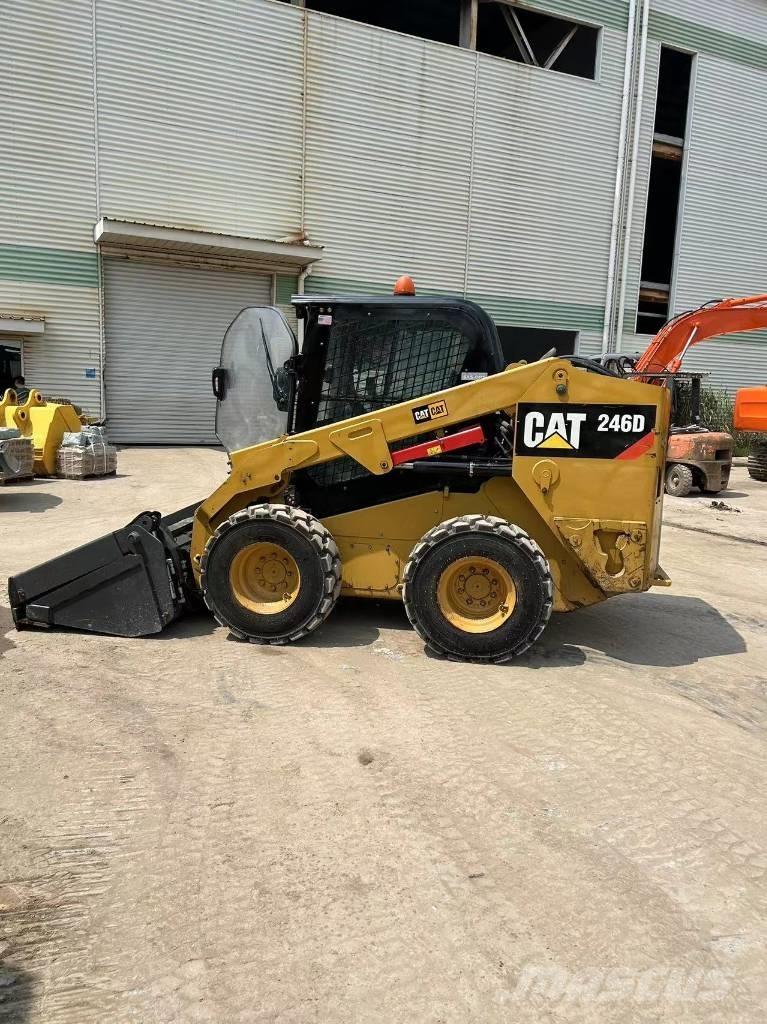 CAT 246 D 滑移装载机
