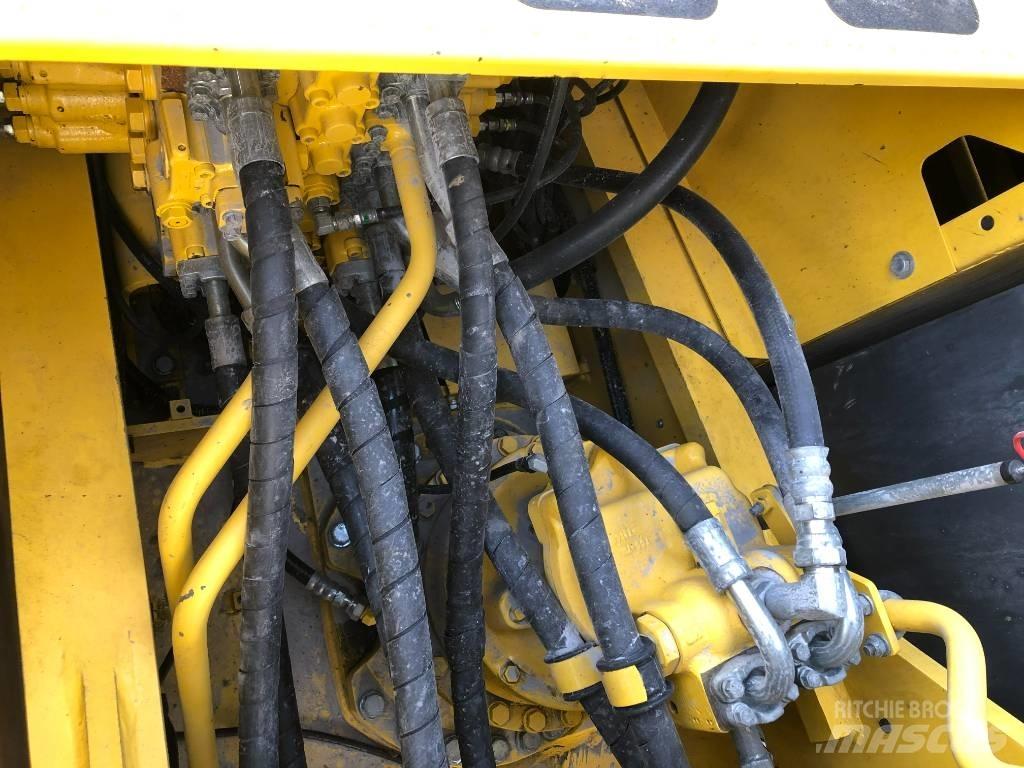 Komatsu 240-8 履带挖掘机