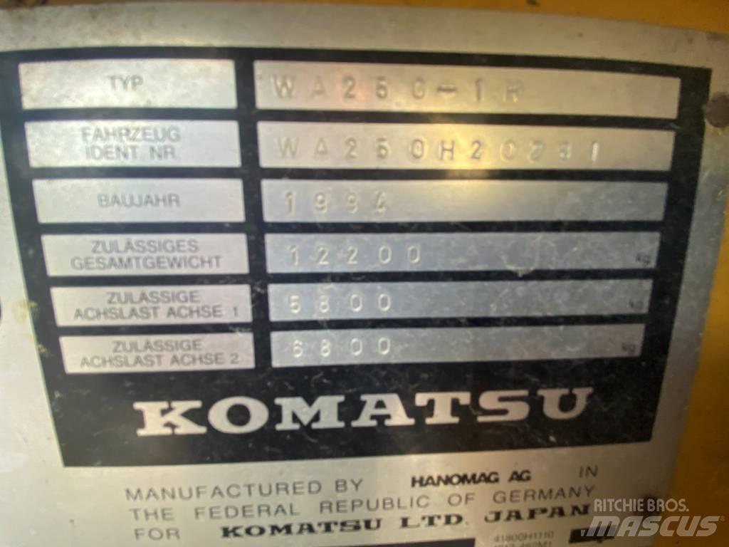 Komatsu WA 250 PT-1H 前装载和挖掘机
