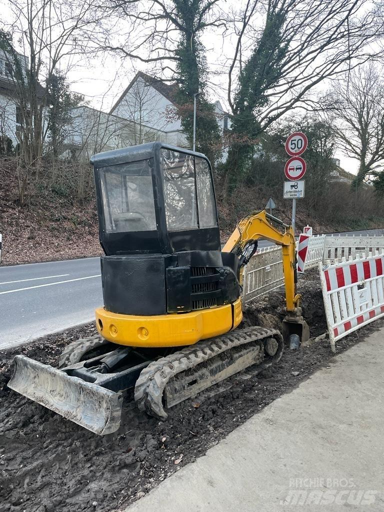 CAT 303 CR 小型挖掘机