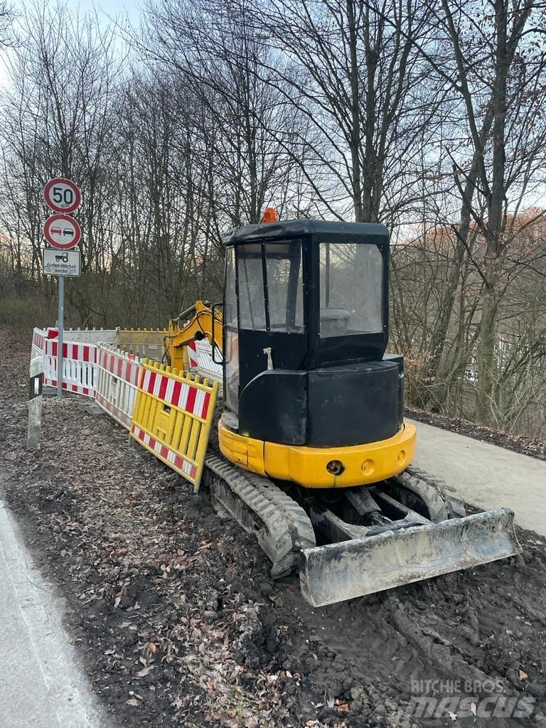 CAT 303 CR 小型挖掘机
