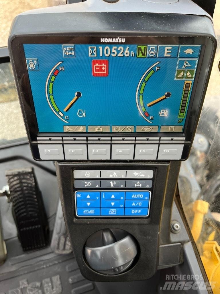 Komatsu PW148-8 轮式挖掘机