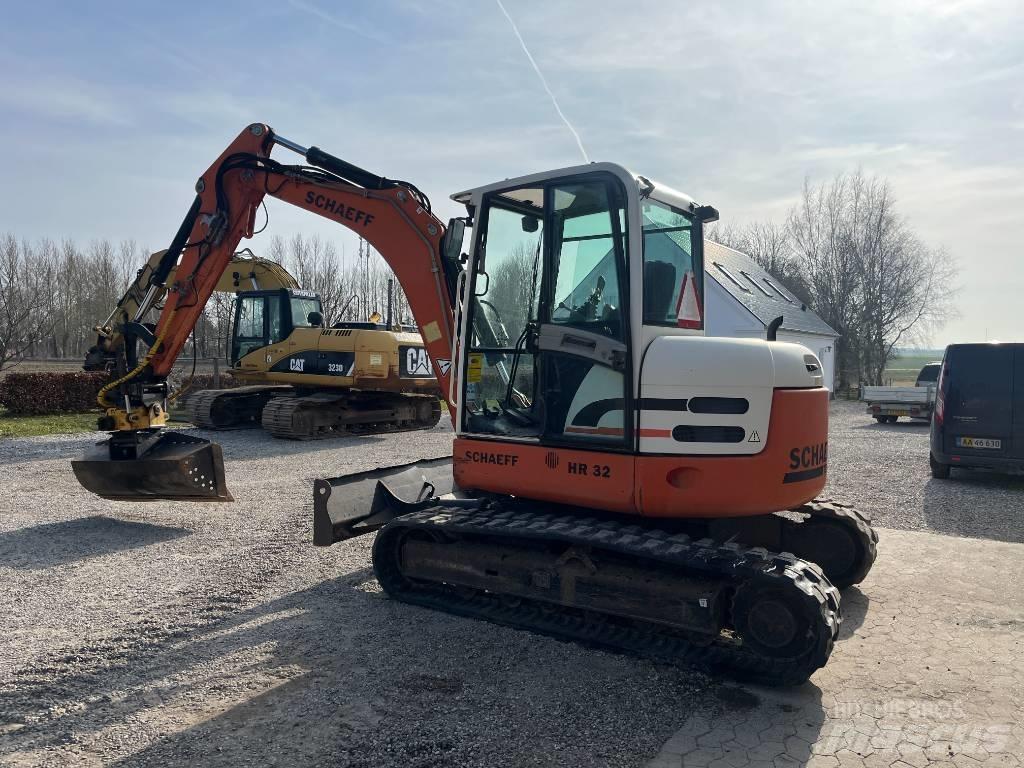 Schaeff HR 32 中型挖掘机