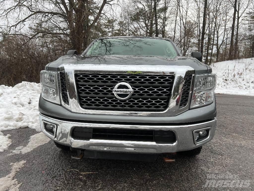 Nissan TITAN XD 皮卡车