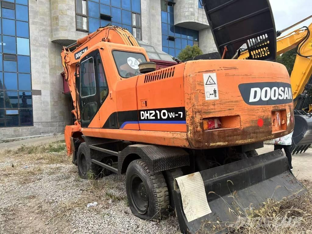 Doosan DH 210 W-7 轮式挖掘机