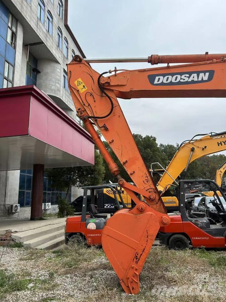 Doosan DH 210 W-7 轮式挖掘机