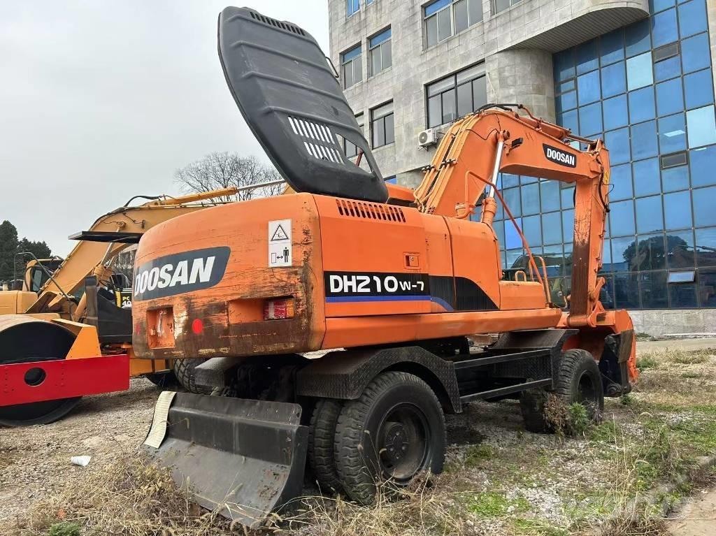 Doosan DH 210 W-7 轮式挖掘机