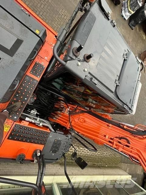 Hitachi ZX 170 W-6 轮式挖掘机