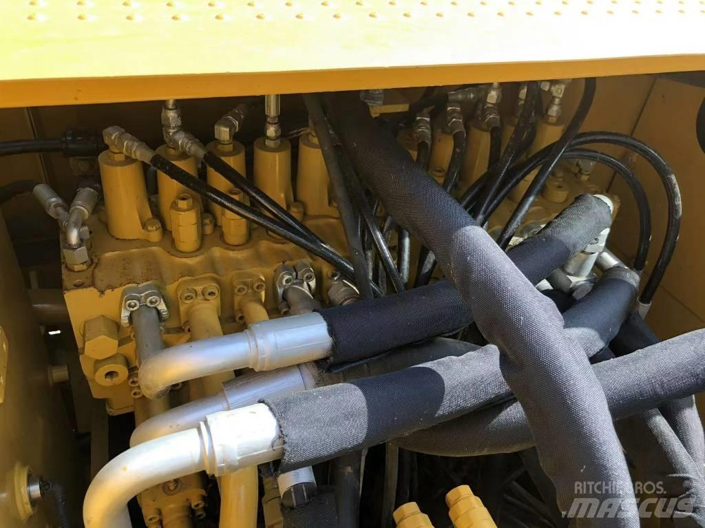 CAT 320D 履带挖掘机