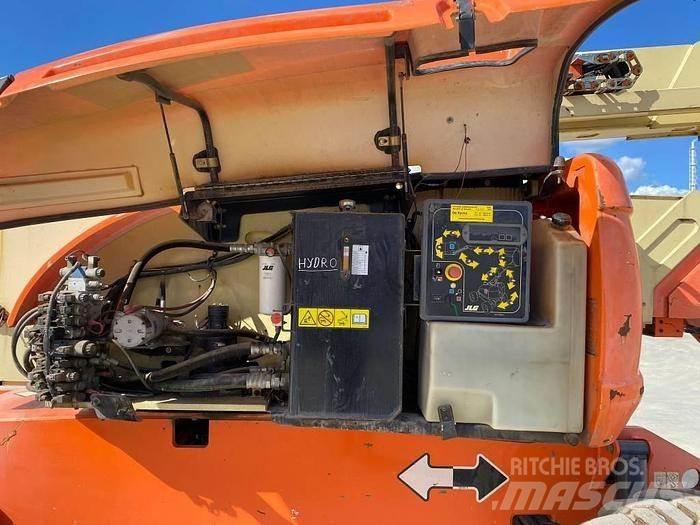 JLG 800AJ 曲臂高空工作平台