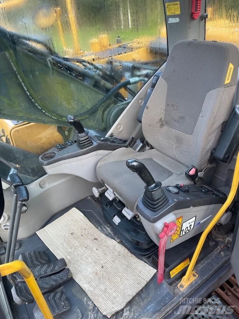 Volvo EC210C 履带挖掘机