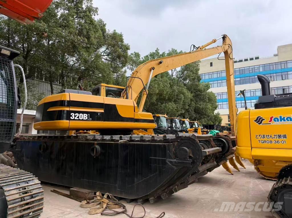 CAT 320BL 水陆两栖挖掘机