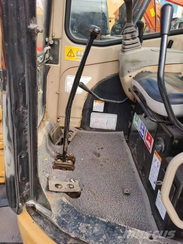 CAT 303 CR 小型挖掘机