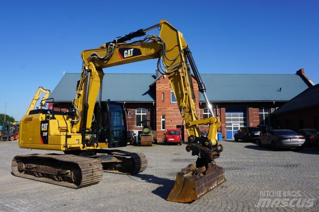 CAT 320 FL 履带挖掘机