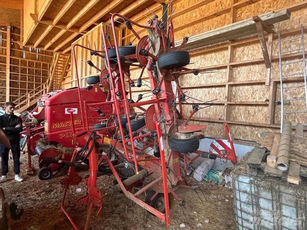 Kuhn GF10812 犁耙和摊草机