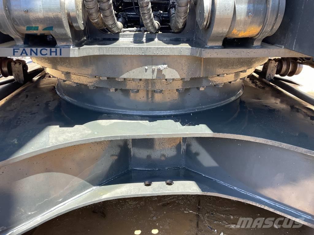 Hyundai 305lC-9T 履带挖掘机