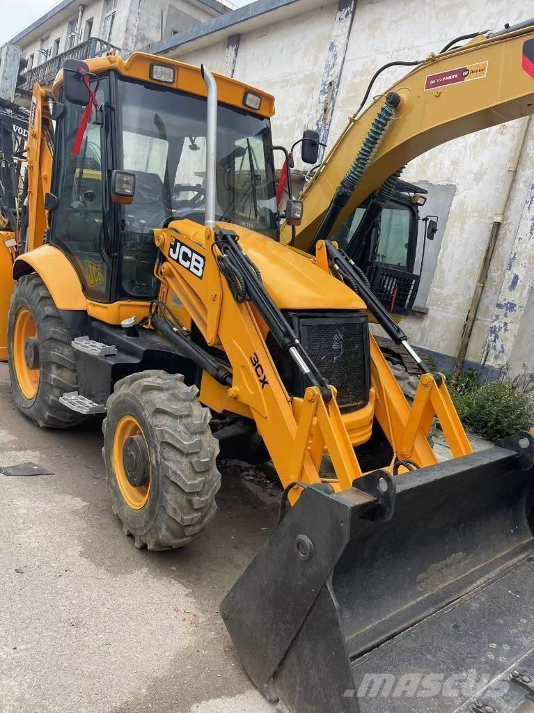JCB 3CX 反铲装载机