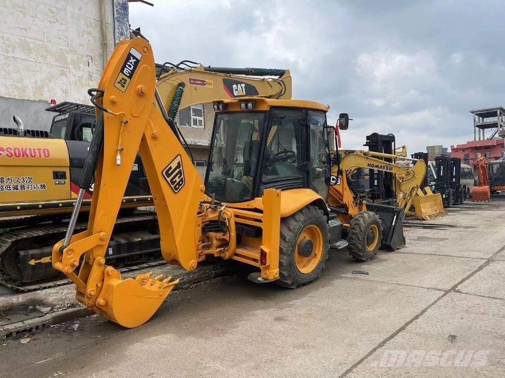 JCB 3CX 反铲装载机